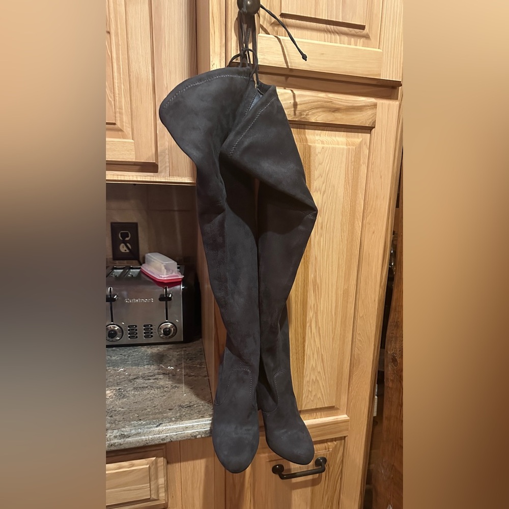 Zigi Soho over-the-knee boots NWOT sz6 Gray